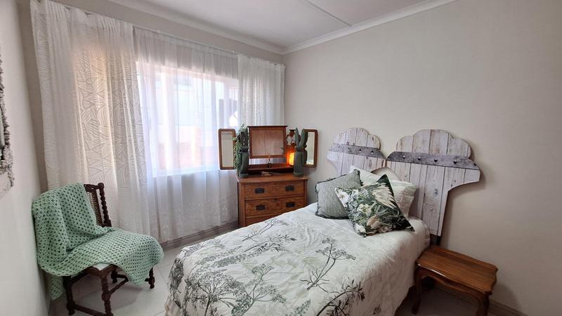 5 Bedroom Property for Sale in Reebok Western Cape